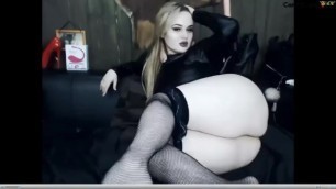 Pale Chubby Goth PAWG Fingers her Pussy for you
