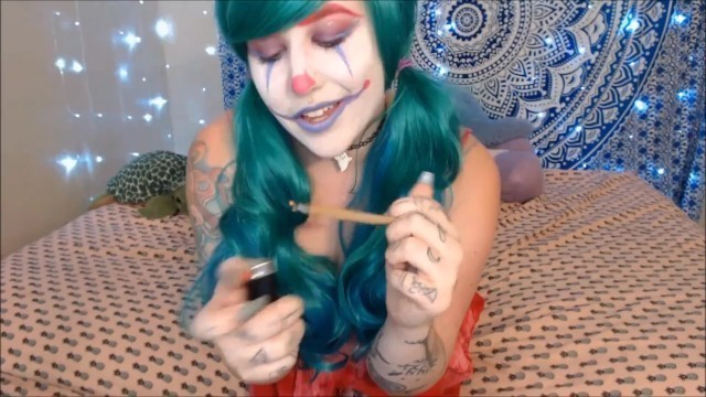 Smoking BBW Squirting Clown