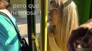 upskirt a chica en el bus